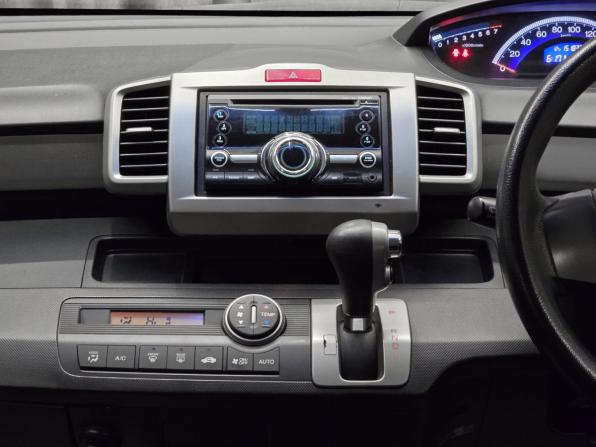 Honda Freed I Рестайлинг с пробегом 2012 года, цена 949 000 рублей, 150000 км, компактвэн, Автокод Объявления