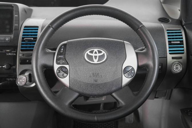 Toyota Prius II Рестайлинг (XW20) с пробегом 2010 года, цена 649 000 рублей, 175000 км, хэтчбек, Автокод Объявления