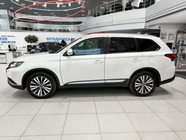 Mitsubishi Outlander III Рестайлинг 3 с пробегом 2021 года, цена 2 785 000 рублей, 37365 км, внедорожник, Автокод Объявления