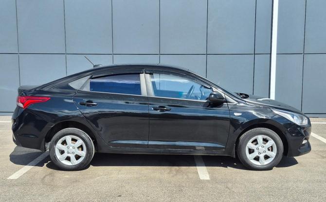 Hyundai Solaris II с пробегом 2018 года, цена 975 000 рублей, 123090 км, седан, Автокод Объявления