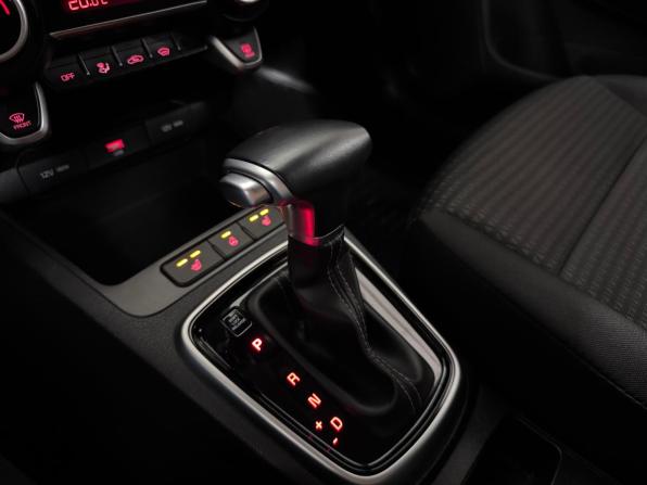 Kia Rio IV Рестайлинг с пробегом 2022 года, цена 1 679 000 рублей, 136000 км, седан, Автокод Объявления