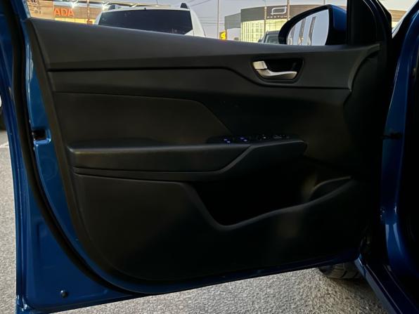 Hyundai Solaris II с пробегом 2017 года, цена 1 179 000 рублей, 176747 км, седан, Автокод Объявления