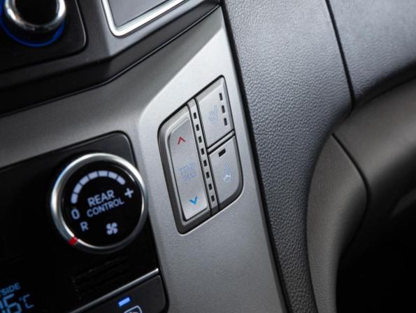 Hyundai H-1 II Рестайлинг с пробегом 2018 года, цена 2 890 000 рублей, 120311 км, минивэн, Автокод Объявления