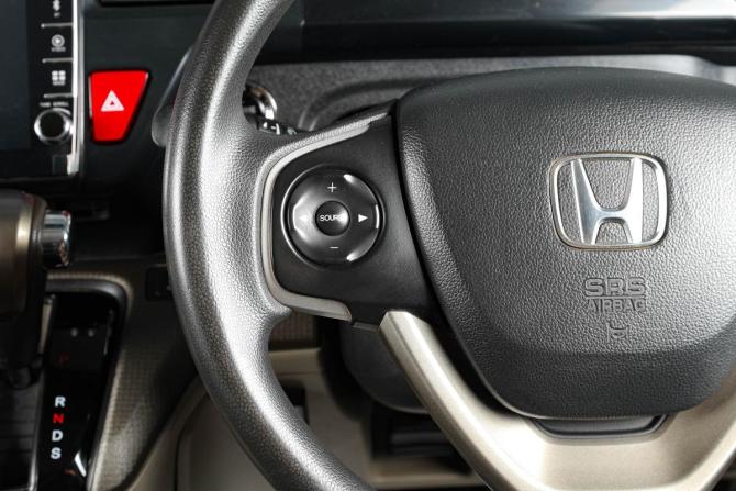 Honda Stepwgn V с пробегом 2015 года, цена 1 499 000 рублей, 129260 км, минивэн, Автокод Объявления