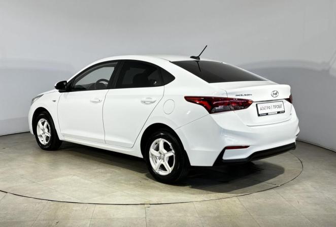 Hyundai Solaris II с пробегом 2018 года, цена 1 415 000 рублей, 91587 км, седан, Автокод Объявления