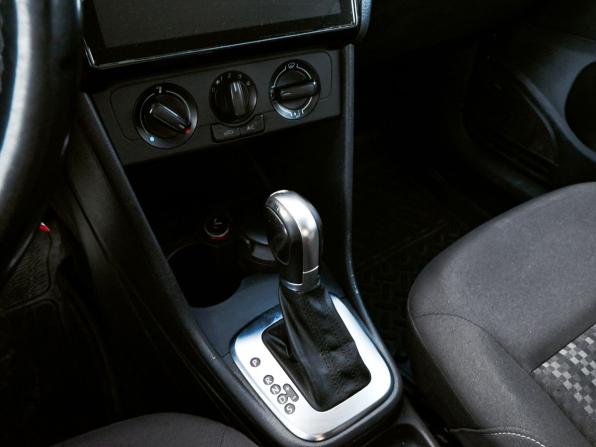 Volkswagen Polo V Рестайлинг с пробегом 2015 года, цена 935 000 рублей, 194560 км, седан, Автокод Объявления