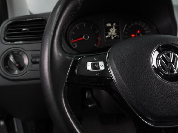 Volkswagen Polo V Рестайлинг с пробегом 2019 года, цена 1 277 000 рублей, 129780 км, седан, Автокод Объявления
