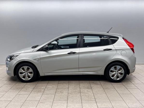 Hyundai Solaris I Рестайлинг с пробегом 2015 года, цена 655 000 рублей, 130338 км, хэтчбек, Автокод Объявления