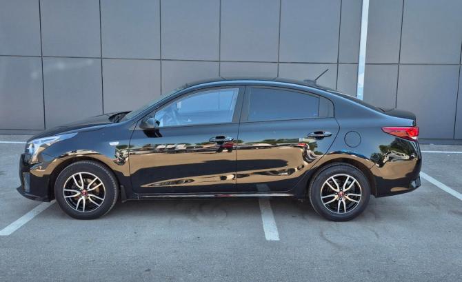 Kia Rio IV Рестайлинг с пробегом 2022 года, цена 1 579 000 рублей, 76000 км, седан, Автокод Объявления