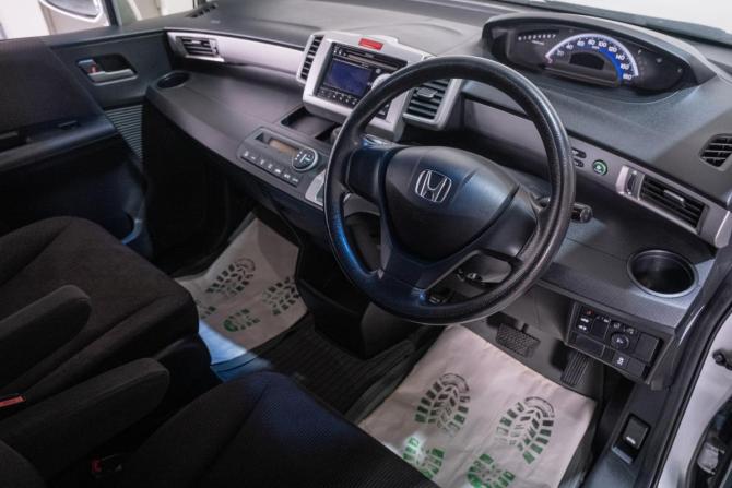 Honda Freed I Рестайлинг с пробегом 2013 года, цена 1 229 000 рублей, 116980 км, компактвэн, Автокод Объявления