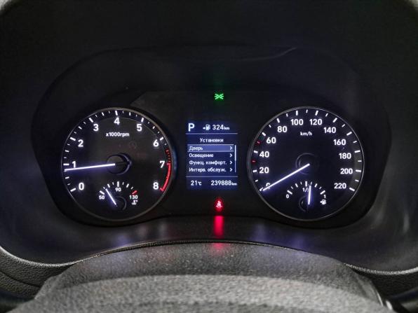 Hyundai Solaris II с пробегом 2017 года, цена 825 000 рублей, 239885 км, седан, Автокод Объявления