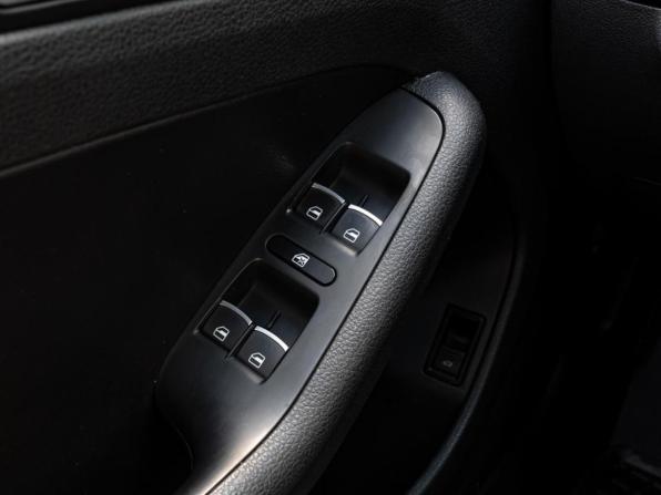 Volkswagen Jetta VI Рестайлинг с пробегом 2016 года, цена 1 395 000 рублей, 225967 км, седан, Автокод Объявления