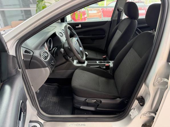 Ford Focus II Рестайлинг с пробегом 2010 года, цена 695 000 рублей, 185992 км, седан, Автокод Объявления