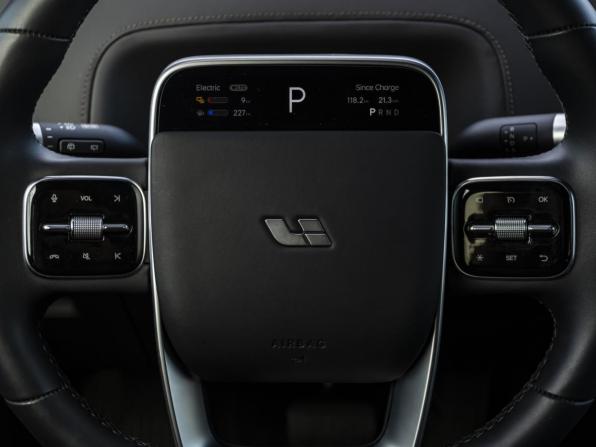 Li Auto (Lixiang) L9 I с пробегом 2023 года, цена 7 437 000 рублей, 10592 км, внедорожник, Автокод Объявления