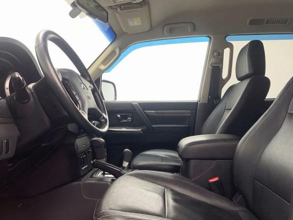 Mitsubishi Pajero IV Рестайлинг 2 с пробегом 2015 года, цена 2 319 000 рублей, 197859 км, внедорожник, Автокод Объявления