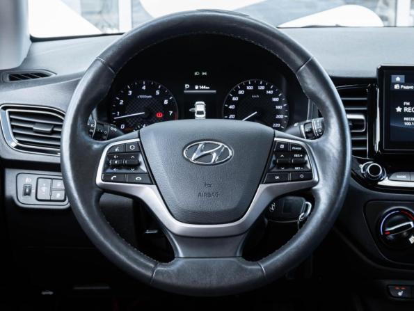 Hyundai Solaris II с пробегом 2020 года, цена 1 549 000 рублей, 72390 км, седан, Автокод Объявления