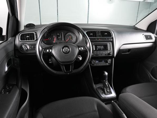 Volkswagen Polo V Рестайлинг с пробегом 2017 года, цена 1 359 000 рублей, 66248 км, седан, Автокод Объявления