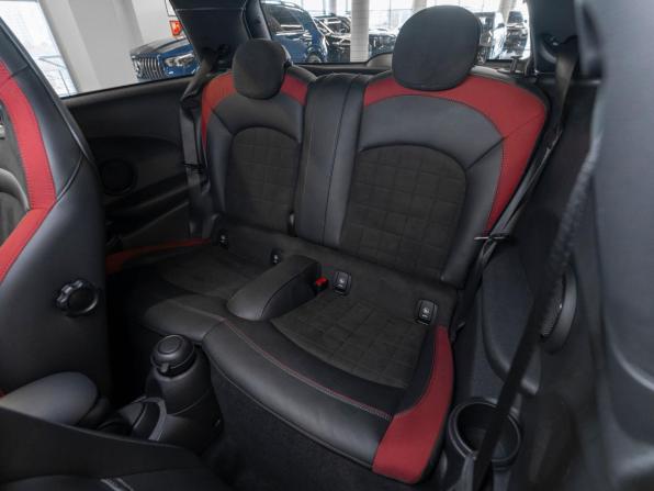 Mini Hatch III (F55/F56) Рестайлинг с пробегом 2019 года, цена 2 980 000 рублей, 69442 км, хэтчбек, Автокод Объявления
