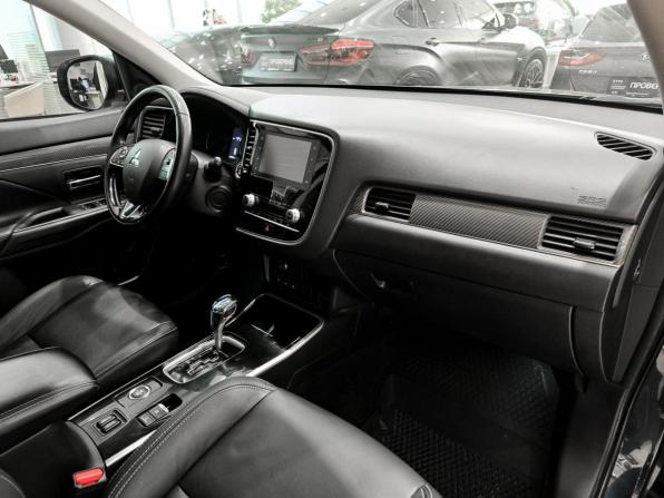 Mitsubishi Outlander III Рестайлинг 3 с пробегом 2020 года, цена 2 050 000 рублей, 174939 км, внедорожник, Автокод Объявления