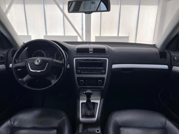 Skoda Octavia II (A5) Рестайлинг с пробегом 2011 года, цена 994 000 рублей, 183444 км, лифтбек, Автокод Объявления