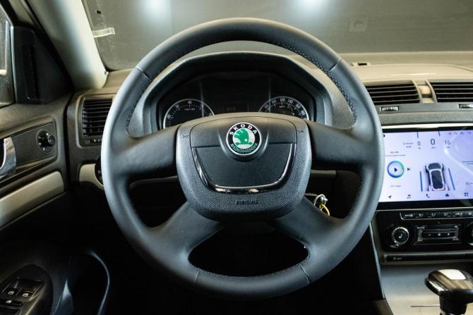 Skoda Octavia II (A5) Рестайлинг с пробегом 2012 года, цена 950 000 рублей, 247035 км, лифтбек, Автокод Объявления