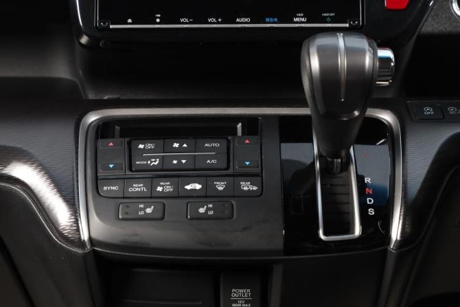 Honda Stepwgn V Рестайлинг с пробегом 2019 года, цена 2 489 000 рублей, 74121 км, минивэн, Автокод Объявления