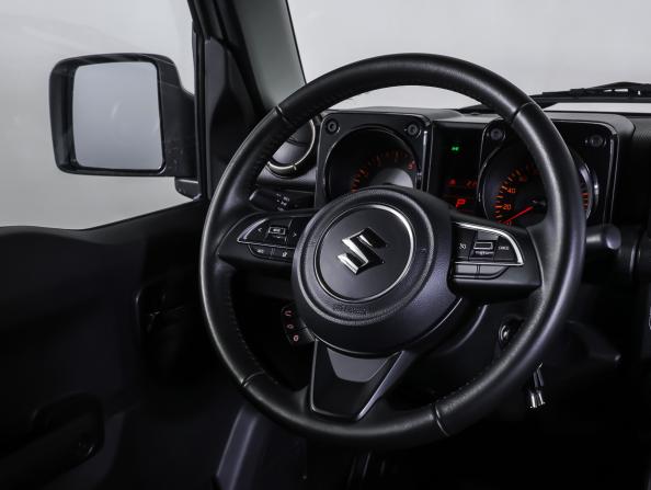Suzuki Jimny IV с пробегом 2025 года, цена 3 390 000 рублей, 7757 км, внедорожник, Автокод Объявления
