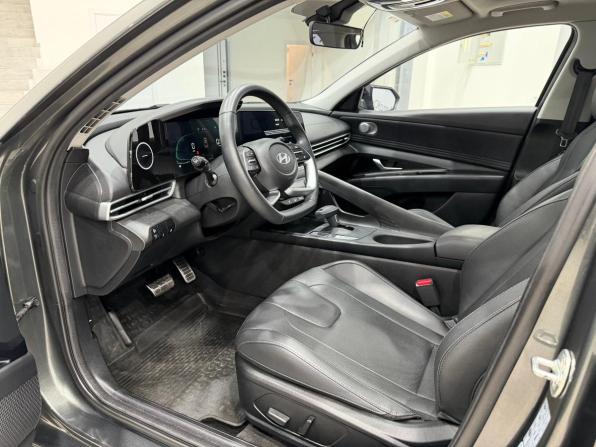 Hyundai Elantra VII (CN7) Рестайлинг с пробегом 2023 года, цена 1 999 000 рублей, 47010 км, седан, Автокод Объявления