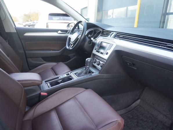 Volkswagen Passat B8 с пробегом 2016 года, цена 1 950 000 рублей, 133253 км, седан, Автокод Объявления