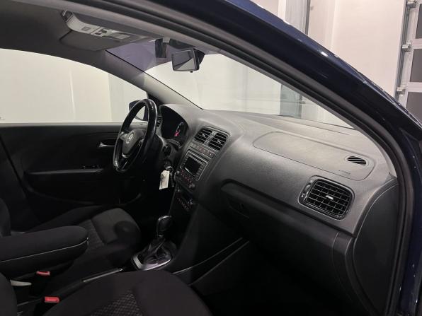 Volkswagen Polo V Рестайлинг с пробегом 2017 года, цена 1 263 000 рублей, 130703 км, седан, Автокод Объявления