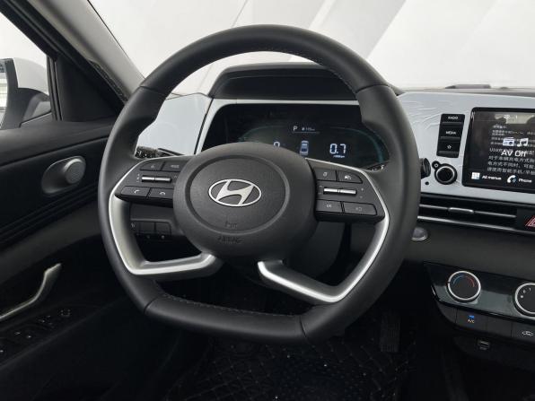 Hyundai Elantra VII (CN7) Рестайлинг с пробегом 2025 года, цена 2 820 000 рублей, 118 км, седан, Автокод Объявления