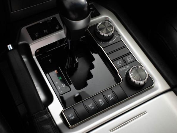 Toyota Land Cruiser 200 Series Рестайлинг 2 с пробегом 2016 года, цена 4 547 000 рублей, 311000 км, внедорожник, Автокод Объявления