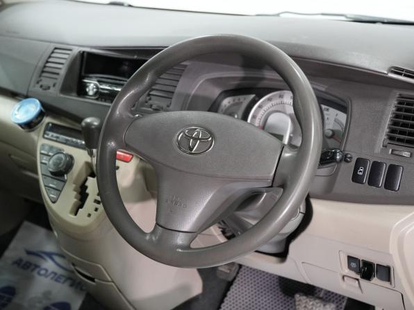 Toyota ISis I с пробегом 2004 года, цена 765 000 рублей, 129915 км, компактвэн, Автокод Объявления