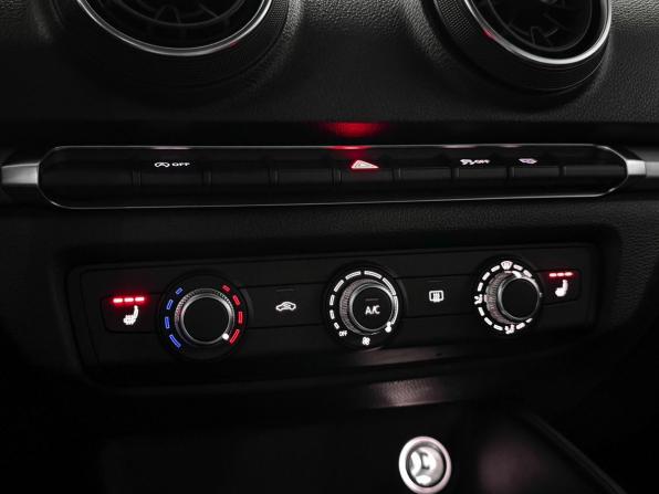 Audi A3 III (8V) Рестайлинг с пробегом 2017 года, цена 1 559 000 рублей, 137435 км, седан, Автокод Объявления