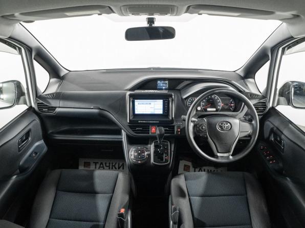 Toyota Noah III (R80) Рестайлинг с пробегом 2017 года, цена 1 950 000 рублей, 174263 км, минивэн, Автокод Объявления