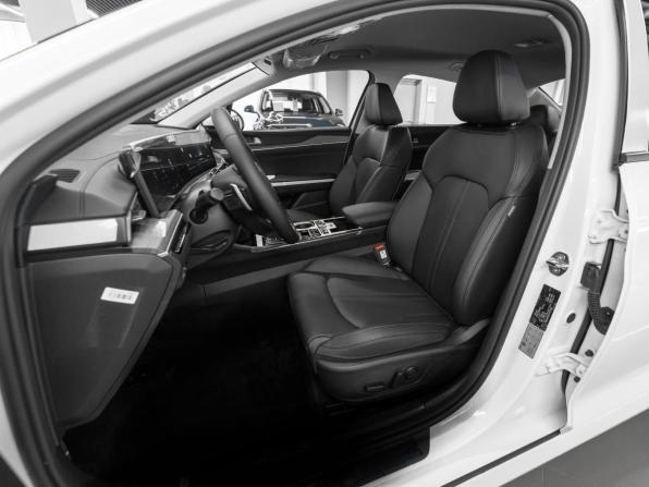 Kia K5 III Рестайлинг с пробегом 2026 года, цена 4 900 000 рублей, 15 км, седан, Автокод Объявления