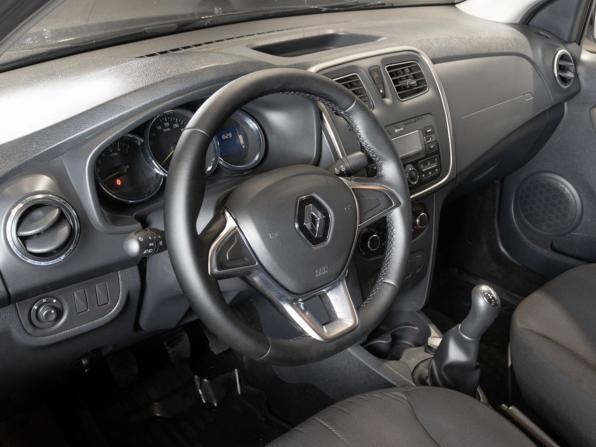 Renault Logan II Рестайлинг с пробегом 2018 года, цена 718 100 рублей, 173440 км, седан, Автокод Объявления