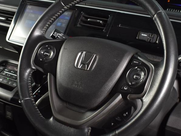 Honda Stepwgn V с пробегом 2016 года, цена 1 864 995 рублей, 117709 км, минивэн, Автокод Объявления