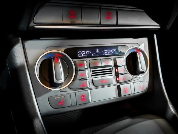 Audi Q3 I (8U) Рестайлинг с пробегом 2015 года, цена 1 990 000 рублей, 91401 км, внедорожник, Автокод Объявления