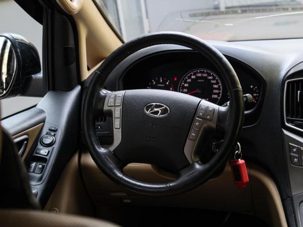 Hyundai H-1 II Рестайлинг 2 с пробегом 2018 года, цена 2 650 000 рублей, 156803 км, минивэн, Автокод Объявления
