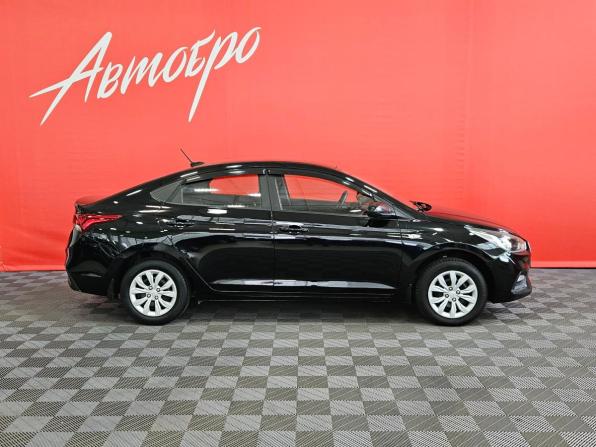 Hyundai Solaris II с пробегом 2017 года, цена 1 050 000 рублей, 131298 км, седан, Автокод Объявления