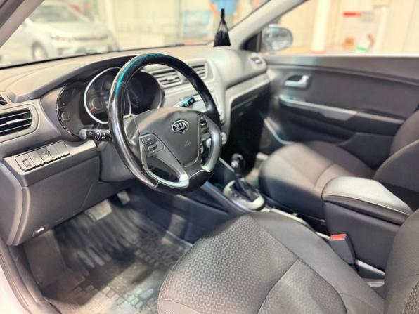 Kia Rio III Рестайлинг с пробегом 2015 года, цена 1 009 000 рублей, 159000 км, седан, Автокод Объявления