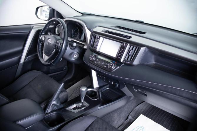 Toyota RAV4 IV (XA40) Рестайлинг с пробегом 2017 года, цена 2 149 000 рублей, 122600 км, внедорожник, Автокод Объявления