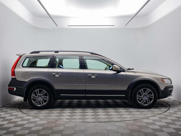 Volvo XC70 II Рестайлинг с пробегом 2013 года, цена 1 734 000 рублей, 215391 км, универсал, Автокод Объявления