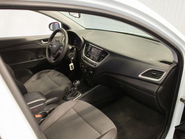 Hyundai Solaris II с пробегом 2018 года, цена 1 245 000 рублей, 181334 км, седан, Автокод Объявления