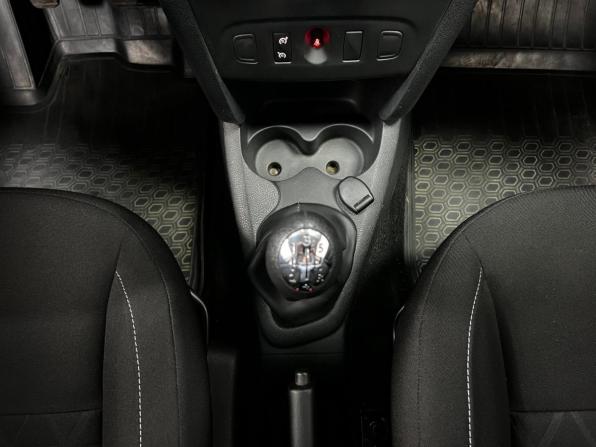 Renault Sandero II с пробегом 2017 года, цена 940 000 рублей, 65572 км, хэтчбек, Автокод Объявления
