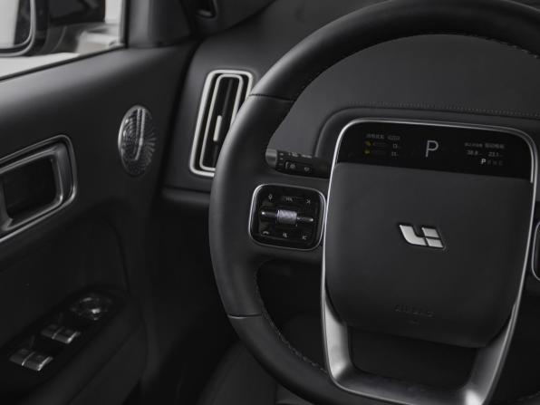 Новый Li Auto (Lixiang) L9 I Рестайлинг 2025 года, цена 11 990 000 рублей, внедорожник, Автокод Объявления