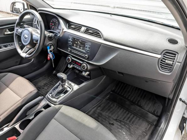 Kia Rio IV Рестайлинг с пробегом 2021 года, цена 1 550 000 рублей, 80362 км, седан, Автокод Объявления