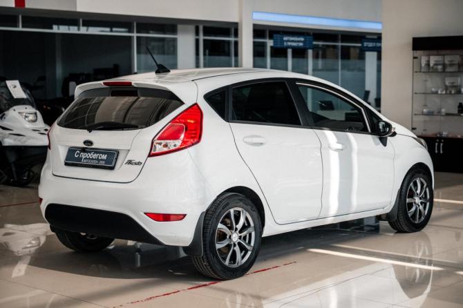 Ford Fiesta Mk6 Рестайлинг с пробегом 2018 года, цена 960 000 рублей, 90700 км, хэтчбек, Автокод Объявления