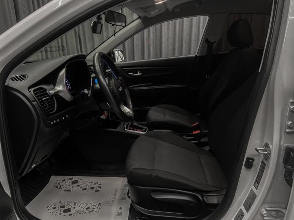 Kia Rio IV Рестайлинг с пробегом 2021 года, цена 1 270 000 рублей, 118000 км, седан, Автокод Объявления
